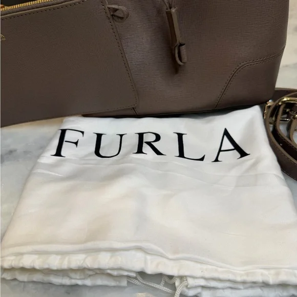 Furla Taupe Leather Bucket Bag NWOT - Picture 6 of 8